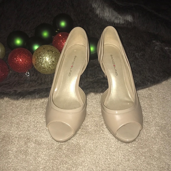 bandolino open toe heels